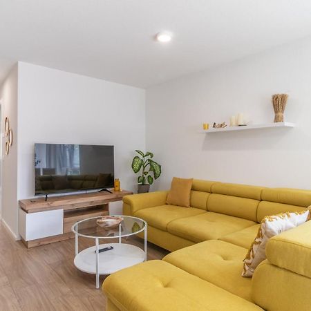 Unique: Zentrumsnahe 2 Zimmerwohnung In Villingen Mit Netflix 1 Og エクステリア 写真